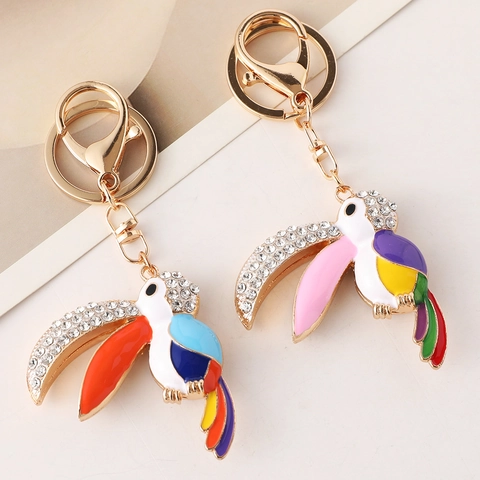 Mode Titaniumstaal Toekanvogel Sleutelhanger Kleurrijke Strass Emaille Vogel Tas Hanger Dier Sleutelhanger Charm Cadeau Voor Vrouwen
