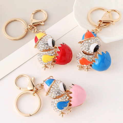 Llavero de Aleación de Pollito Eclosionando de Esmalte Creativo Con Diamantes de Imitación Incrustados Pollito de Dibujos Animados Cáscara de Huevo Colgante para Bolso de Coche Joyería Regalo