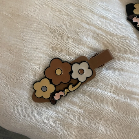 Korean Style Metal Floral Duckbill Hair Clip Milk Tea Color Non-Marking Hairpin For Women Fashion Daily Hair Accessories