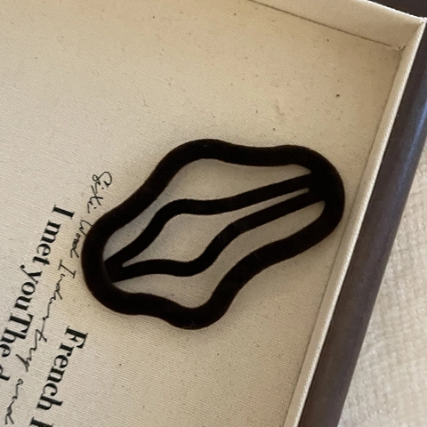 Vintage Flocked Wave Snap Hair Clip For Women Matte Velvet Cloud Shape Hairpin Anti-Slip Side Clip Elegant Hair Accessories
