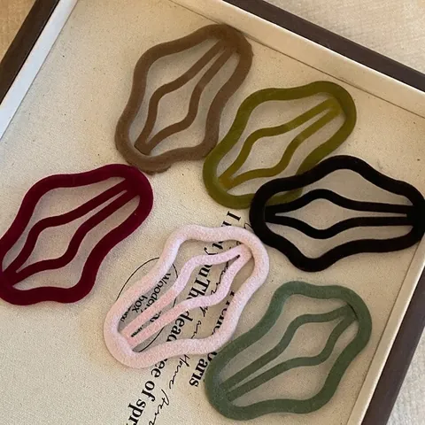 Vintage Flocked Wave Snap Hair Clip For Women Matte Velvet Cloud Shape Hairpin Anti-Slip Side Clip Elegant Hair Accessories