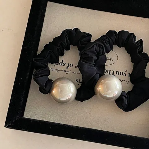 Scrunchie Plissettato con Grande Perla Artificiale Vintage per Donna Elegante Elastico in Tessuto Accessorio per Capelli alla Moda
