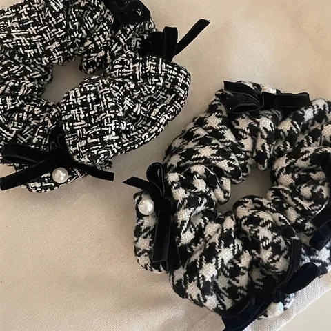 Scrunchie in Tessuto Pied de Poule Vintage Francese Con Fiocco in Velluto Perla Artificiale Elegante Elastico per Capelli Donna