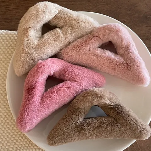 Large Rabbit Fur Plush Triangle Hair Claw Clip For Women Solid Color Geometric Shark Clip Winter Autumn Hair Accessories