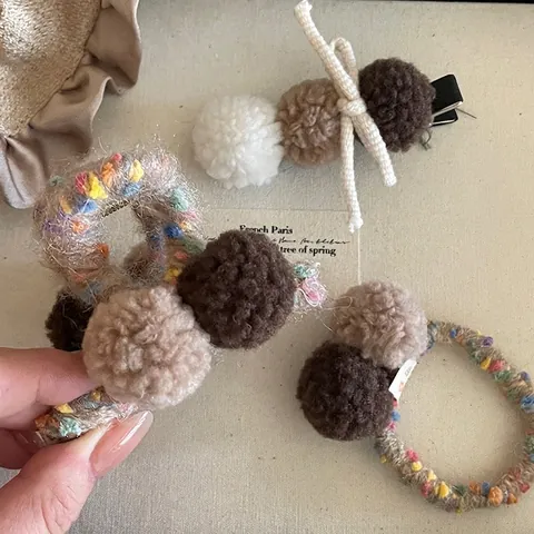 Autumn Winter Lamb Wool Plush Ball Hair Clip For Women Milk Tea Color Handmade Duckbill Clip Hair Claw Accessory