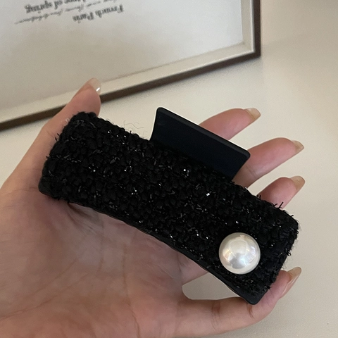 French Vintage Tweed Hair Claw Clip Large Faux Artificial Pearl Plaid Elegant Shark Hair Clip For Women Daily Fashion Accessories