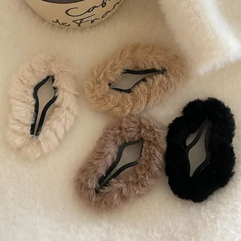 Plush Cloud BB Hair Clip Minimalist Faux Fur Side Clip Autumn Winter Hair Accessories Elegant Headpiece For Women