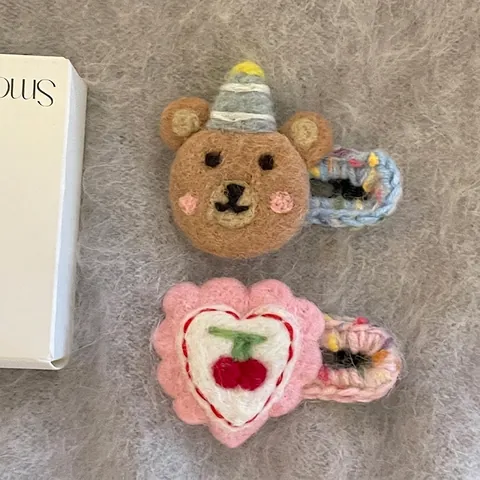 Handgefertigte Wollfilz Haarclips Für Kinder Süße Plüsch Bär Kirsche Muster Süße Schnabelspangen Mode Haarnadeln Haarschmuck