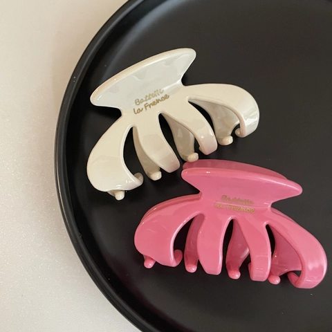 French Style Large Glossy Resin Hair Claw Clip Elegant Solid Color Shark Clip Gold Label Women Hair Accessories Gift