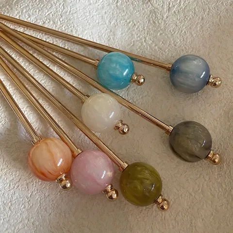 Pic à Cheveux en Alliage Vintage Style Chinois Avec Perle Ronde en Acrylique Marbré Épingle Dorée pour Femmes Accessoires Cheveux