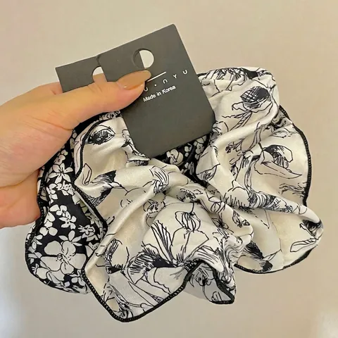 Vintage Satin Scrunchie Grande Elastico per Capelli Stampa Linea Inchiostro Floreale Geometrico Nero Bianco Moda Accessorio Donna