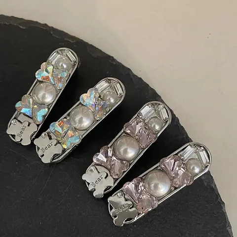 Exquisita Pinza para el Cabello de Aleación de Plata con Colgante de Oso con Cristal de Corazón y Perla Artificial de Imitación para Mujer