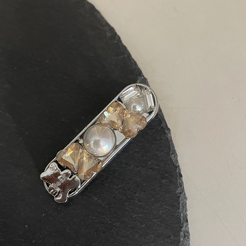 Exquisita Pinza para el Cabello de Aleación de Plata con Colgante de Oso con Cristal de Corazón y Perla Artificial de Imitación para Mujer