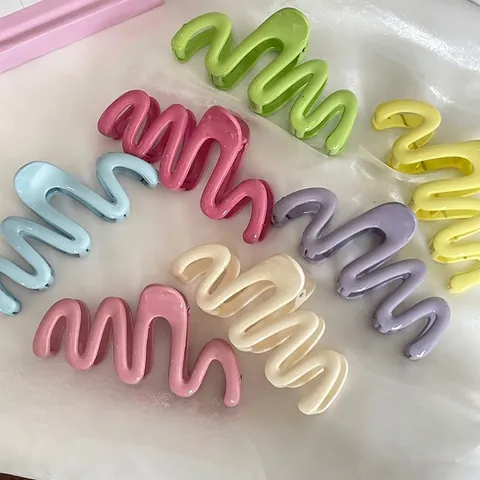 Pinza para el Cabello de Onda Acrílica Minimalista Color Crema Forma de S Pinza de Tiburón Para Mujer Accesorios Elegantes