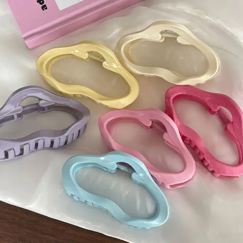 Large Acrylic Irregular Wave Hair Claw Clip Minimalist Shark Clip Elegant Candy Color Hair Accessory For Women Styling Bun