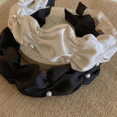 Cerchietto Elegante in Raso Pieghettato Donna Con Perla Artificial Sintetica Design Corona Alta Stile Vintage Moda Accessori Capelli
