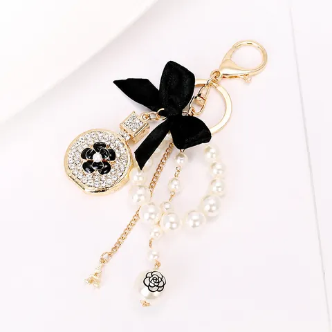 Porte-clés Camélia Élégant Pendentif Flacon de Parfum Avec Nœud Chaîne de Künstliche Perles Alliage d'Or Tour Eiffel Bijou de Sac Femme