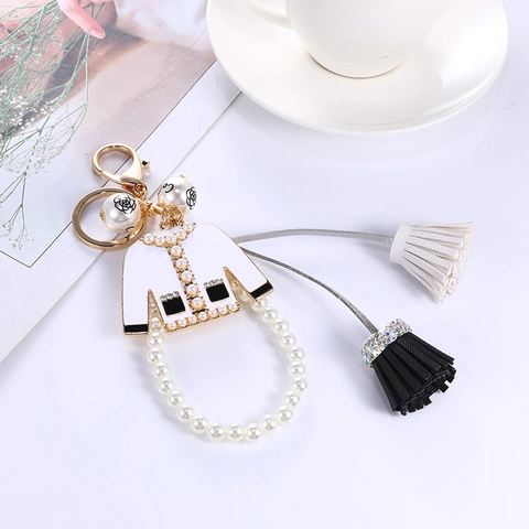 Elegante Mode Jas Sleutelhanger Met Kunstparel Kwastje Camelia Strass Bedeltje Legering Sleutelring Voor Dames Tas Decoratie Accessoire