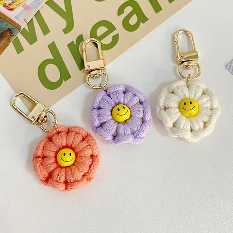 Portachiavi con Fiore all'Uncinetto Fatto a Mano Faccina Sorridente Ciondolo per Borsa in Filato Moda Accessorio Floreale