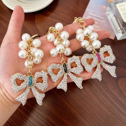 Elegante Portachiavi a Fiocco Con Perle Artificiali e Strass per Donna Cuore Traforato Lega Ciondolo per Borsa Gioielli Regalo