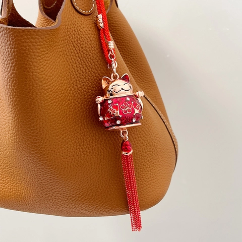 Chinese Style Lucky Cat Car Pendant Red Tassel Lucky Charm Zinc Alloy Enamel Rhinestone Hanging Ornament For Interior Rearview Mirror Decor