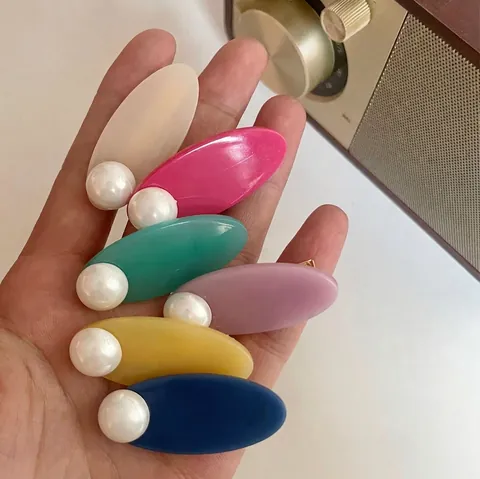 Pinzas para el Cabello de Resina Brillante con Perlas Artificiales para Mujeres Niñas Dulces Ovaladas Geométricas de Pico de Pato Accesorios para el Cabello Estilo Coreano