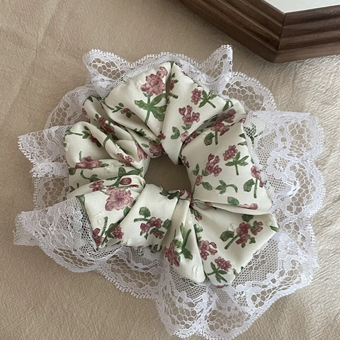Vintage Floral Fabric Scrunchies For Women Retro Pastoral Lace Trim Hair Ties Elegant Hair Accessories For Ponytail