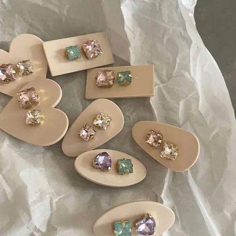 Fermaglio per Capelli Geometrico a Cuore in Acrilico in Stile Francese Con Strass Colorati per Accessori Capelli Beige