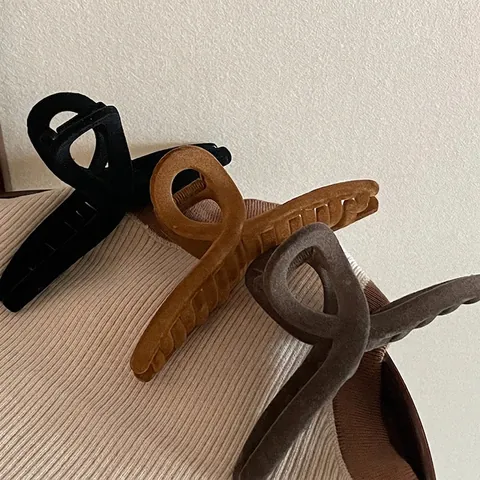 French Vintage Flocked Hair Claw Clip Large Cross Shark Clip For Women Autumn Winter Hair Accessories Solid Color