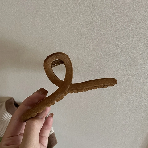 French Vintage Flocked Hair Claw Clip Large Cross Shark Clip For Women Autumn Winter Hair Accessories Solid Color