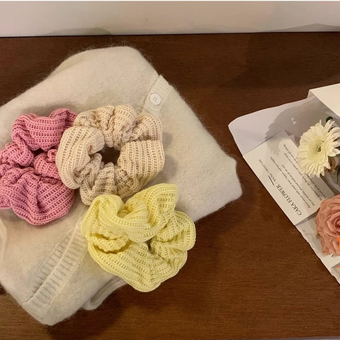 Women's Knitted Scrunchie Hair Tie Woolen Yarn Ribbed Texture Elastic Hair Band Minimalist Solid Color Handmade Headwear