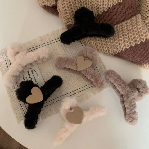 Pinza de Pelo Coreana INS de Peluche de Corazón Otoño Invierno Piel Sintética Para Mujeres Color Té con Leche Accesorios