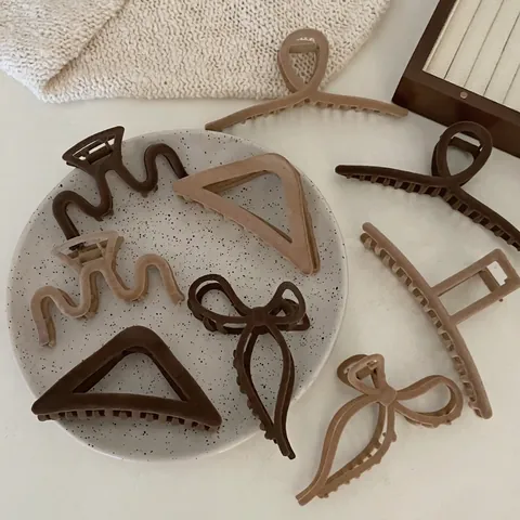 Pinza para el Pelo con Flocado Color Té con Leche Grande Clip de Tiburón Geométrico Retro Accesorios para el Pelo Elegantes Mujer