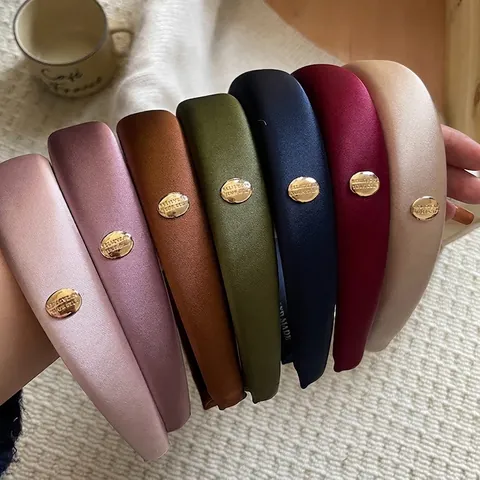Elegante Satijnen Spons Haarband voor Dames Met Gouden Label Gladde Satijnen Dikke Haarband Haarsieraden