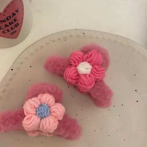Women's Cute Rose Red Pink Flower Plush Hair Claw Korean Style Faux Fur Knitted Floral Hair Clip Soft Warm Hair Accessories