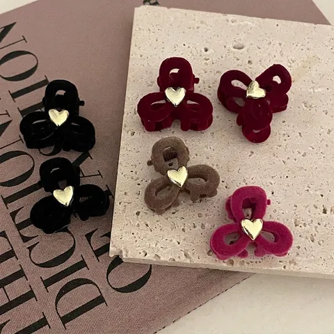 French Flocked Mini Hair Claw Clip With Gold Metal Heart Decoration Elegant Velvet Hair Clip For Women Fashion Accessories