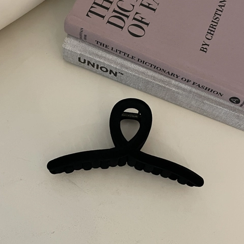 Fermaglio per Capelli a Artiglio Grande in Floccato Nero da Donna Geometrico Opaco Antiscivolo Minimalista Accessori Capelli