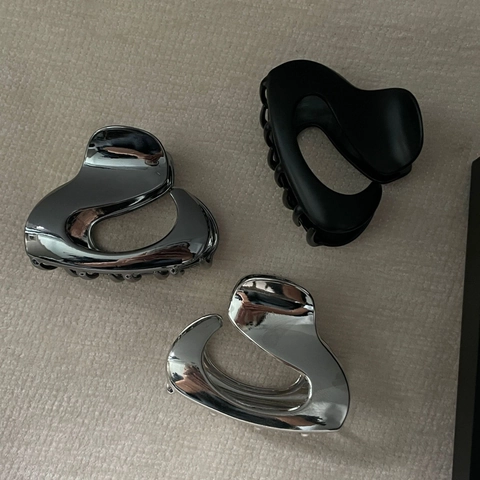 Minimalistisch Legierung Metall Herz Haarkralle Clip Große Hohle Unregelmäßige Haarklammer Polierte Metallic Haarschmuck Für Damen Schmuck