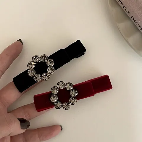 Pince à Cheveux Rétro en Velours de Tissu Style Coréen pour Femmes Élégante Pince à Bec Fleur en Strass Épingle à Cheveux Latérale Accessoires Cheveux Mode