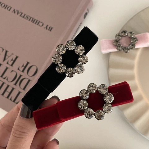 Pince à Cheveux Rétro en Velours de Tissu Style Coréen pour Femmes Élégante Pince à Bec Fleur en Strass Épingle à Cheveux Latérale Accessoires Cheveux Mode