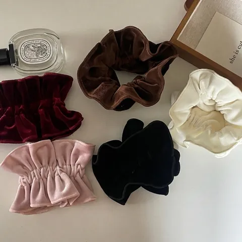High-End Velvet Ruffled Scrunchies Elegant Vintage Solid Color Pleated Elastic Hair Ties For Women Fashion Hair Accessories