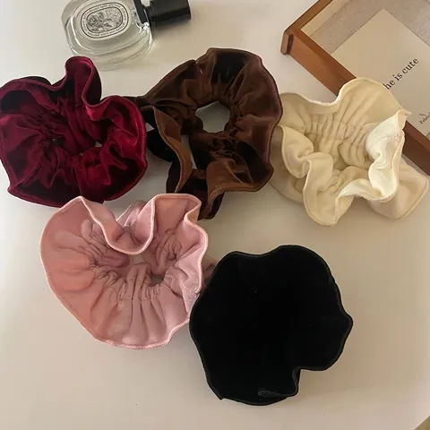 High-End Velvet Ruffled Scrunchies Elegant Vintage Solid Color Pleated Elastic Hair Ties For Women Fashion Hair Accessories