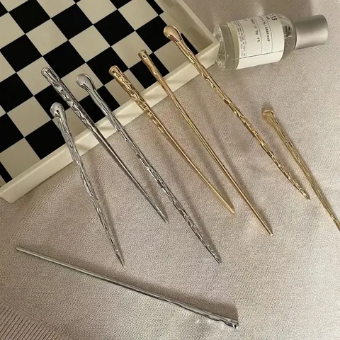 Minimalistischer Metall Haarstab Gehämmerte Textur Unregelmäßige Flüssige Lava Haarnadel Elegantes Chignon Haar Accessoire Damen