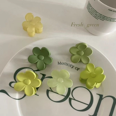 Korean INS Matte Acrylic Mini Flower Hair Claw Clip Fresh Green Series Floral Small Hair Clips For Women Girls Styling Accessories