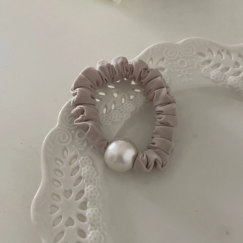 Elegante Elastico per Capelli in Tessuto Donna Grande Perla Artificiale Alta Elasticità Moda Pendolare Fascia Plissettata