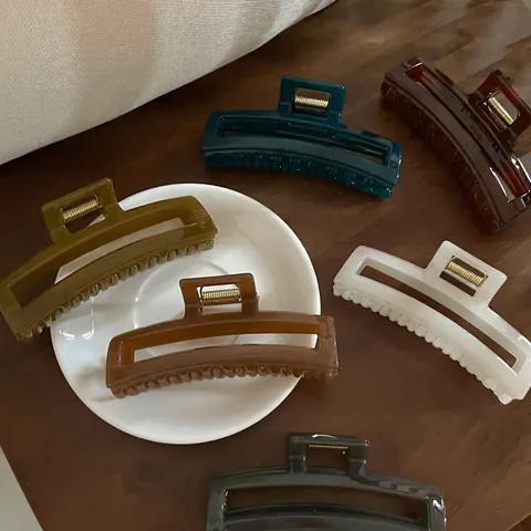 Französischer Stil Rechteckige Hohle Acryl Haarklammer Für Damen Geometrischer Eleganter Haarschmuck Rutschfest Shark Clip