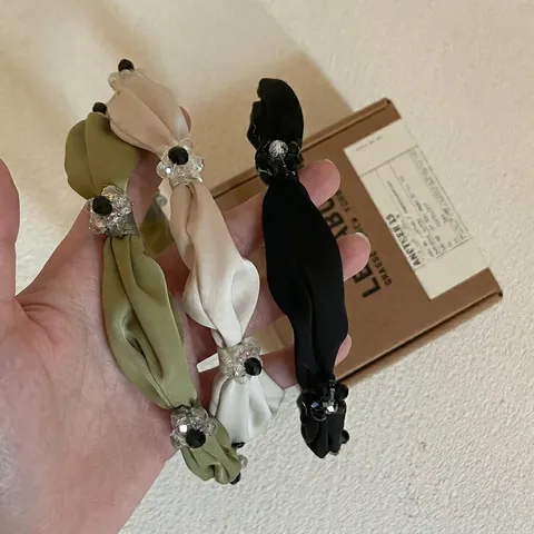 Elegant Ruched Satin Hairband With Faux Artificial Pearl Rhinestone Beads Korean Style Morandi Color Narrow Fabric Headband For Women Hair Accessories