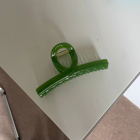 Elegant Large Acrylic Shark Clip Hair Claw Simple Solid Color Cross Twisted Hairpin For Women Daily Office Hair Accessories