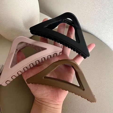 Minimalistische Matte Dreieck Haarkralle Große Hohle Acryl Haifisch Haarnadel Elegante Hochsteckfrisur Kopfbedeckung Für Damen Tägliches Styling