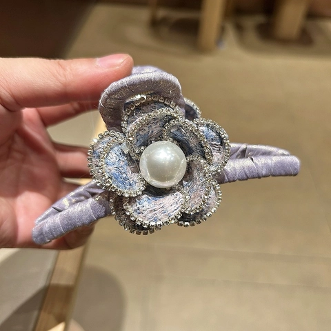 Elegante Pinza per Capelli a Forma di Camelia Con Perle Artificiali e Strass Tessuto Tweed Accessorio per Capelli Fatto a Mano Donna